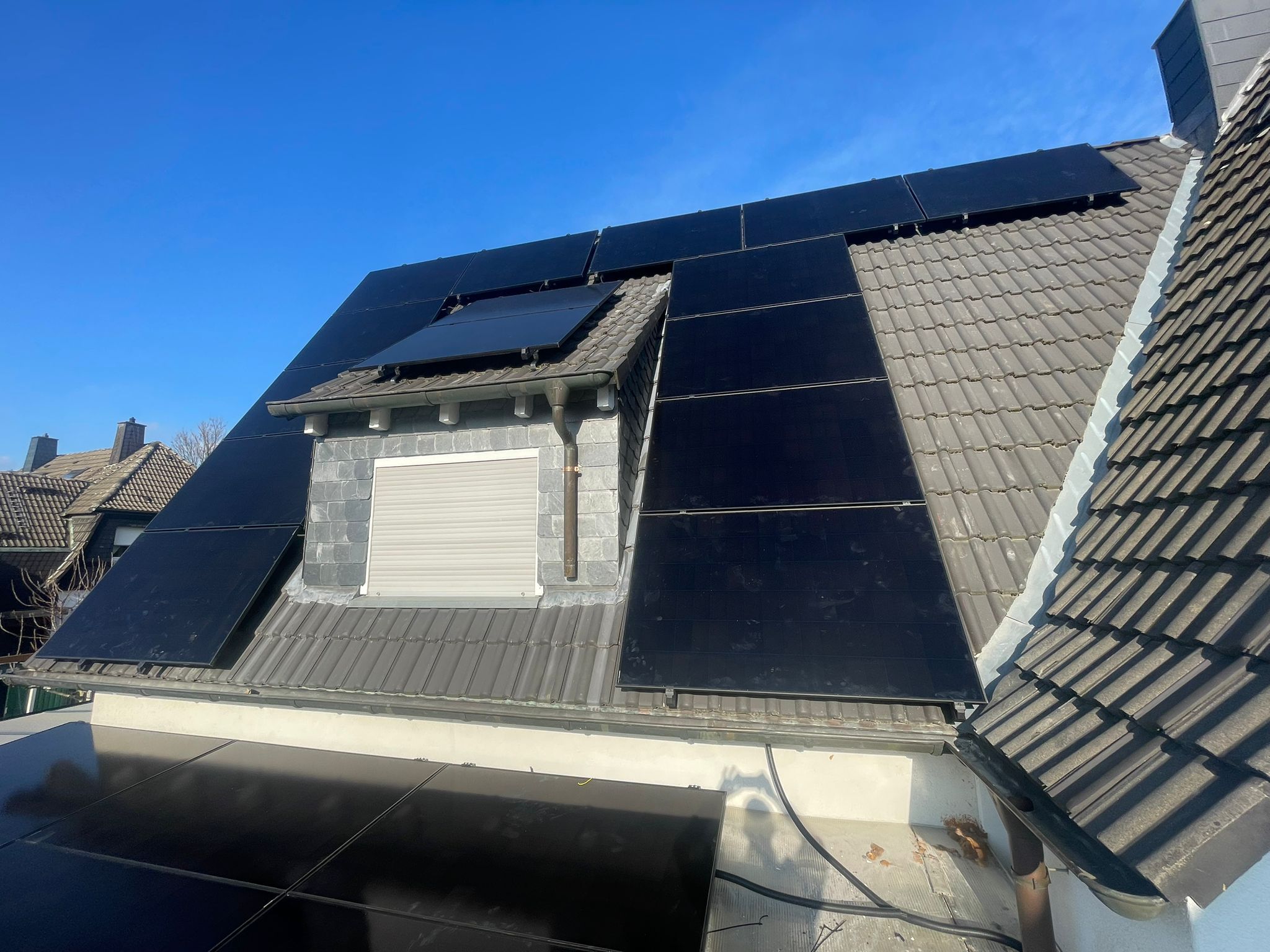 PV-Anlage Familie Hazar fertig montiert, Nahaufnahme