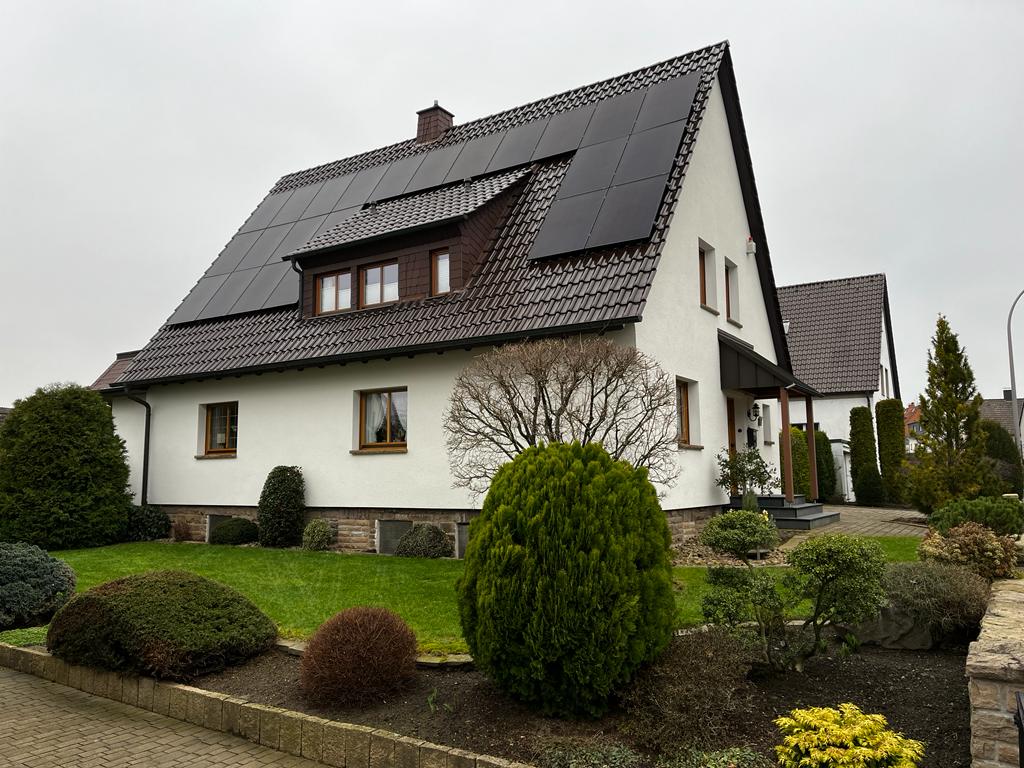 Projekt Familie Schneider, Einfamilienhaus mit PV-Anlage